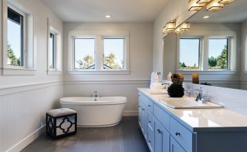 Bathtub and sinks in bathroom Bathtub and sinks in bathroom